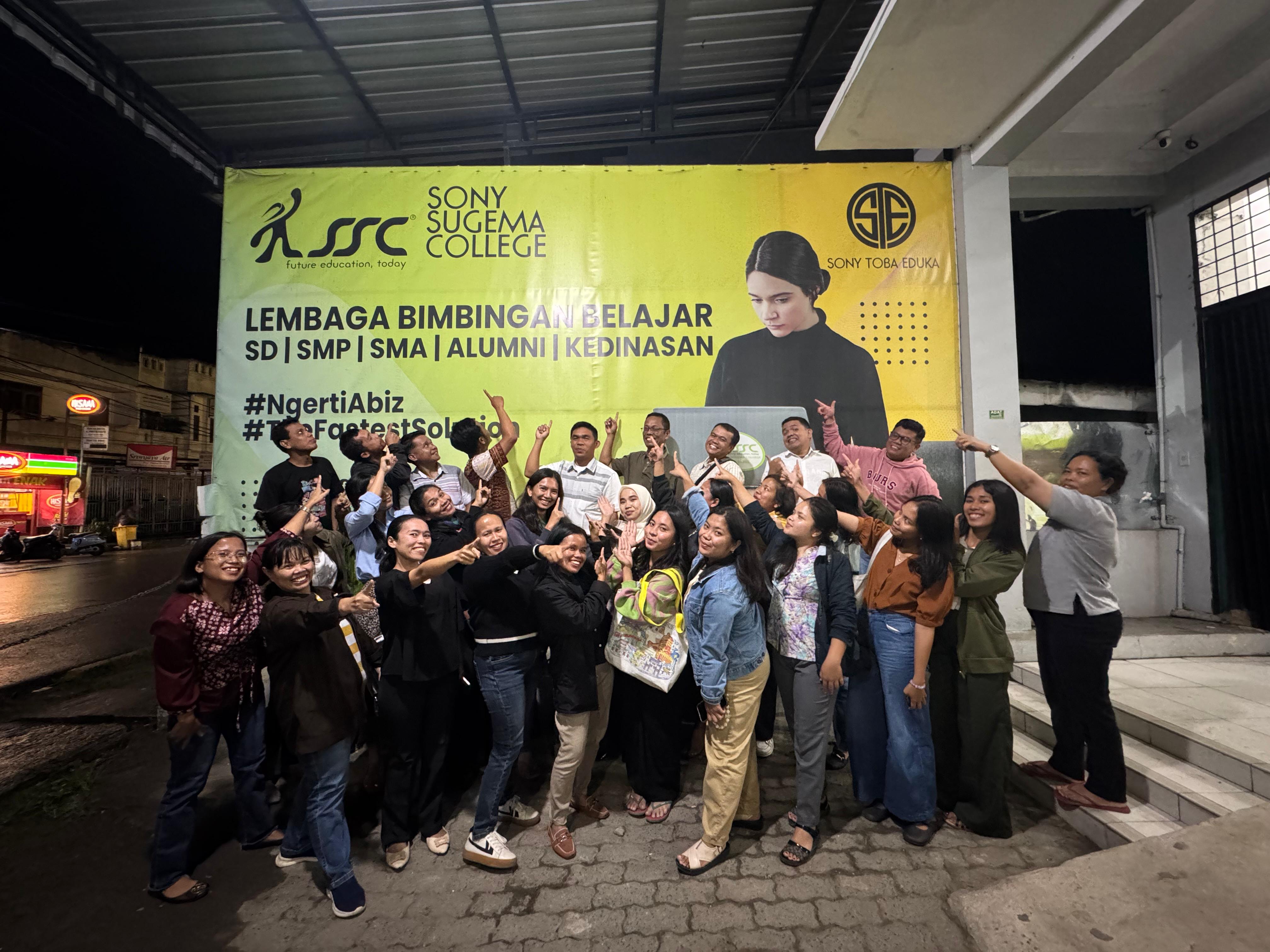 Siswa belajar bersama di kelas SSC Balige